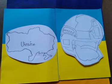 Ukraine und Helm Bild  (Foto: Sabrina-Amedea J&auml;ggli)